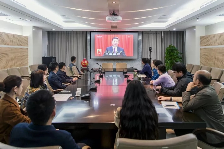 集團干部員工喜迎十九大：令人鼓舞，催人奮進