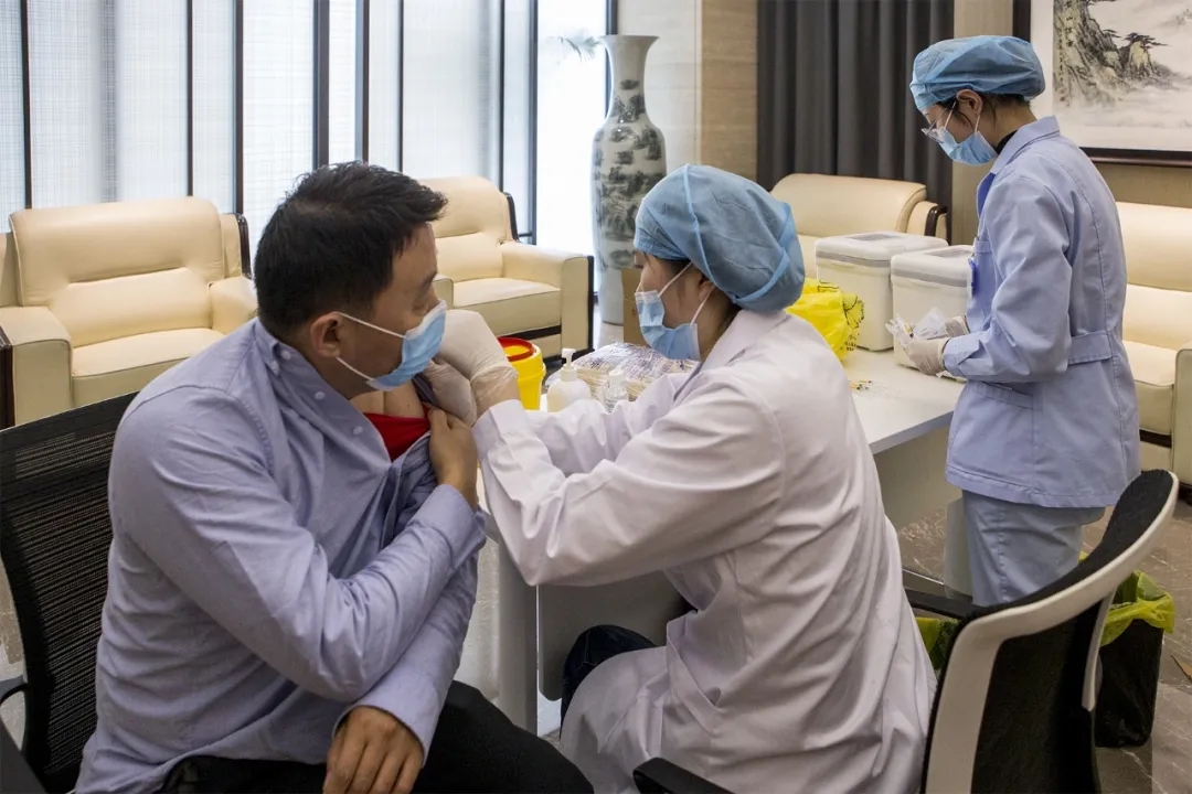 疫苗接種進(jìn)企業(yè)，貼心服務(wù)暖人心